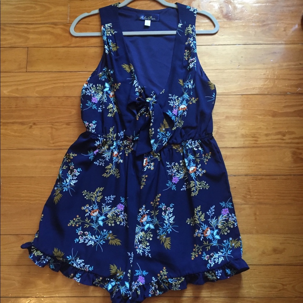 Tie front romper - Picture 2 of 4